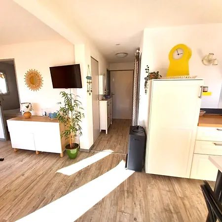 Plain-pied Jardin 6 Personnes Clim Vue Parking Wifi Terrasse Piscine Dans La Résidence Apartamento