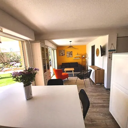Plain-pied Jardin 6 Personnes Clim Vue Parking Wifi Terrasse Piscine Dans La Résidence Saint-Pierre-la-Mer (Aude)