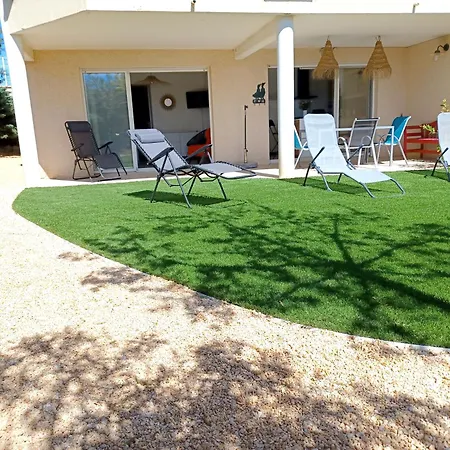 Plain-pied Jardin 6 Personnes Clim Vue Parking Wifi Terrasse Piscine Dans La Résidence Saint-Pierre-la-Mer (Aude)