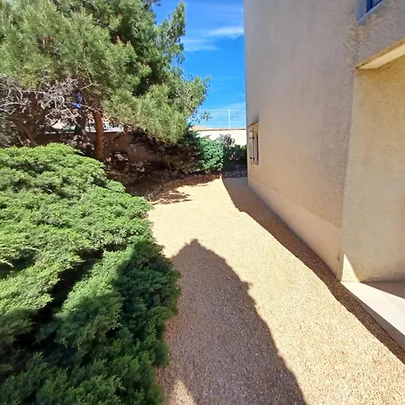 Plain-pied Jardin 6 Personnes Clim Vue Parking Wifi Terrasse Piscine Dans La Résidence