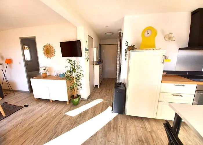 Plain-pied Jardin 6 Personnes Clim Vue Parking Wifi Terrasse Piscine Dans La 公寓