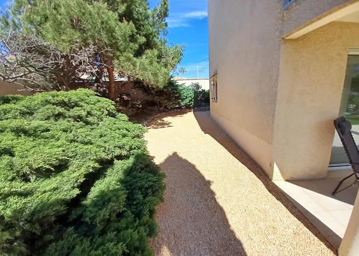 Plain-pied Jardin 6 Personnes Clim Vue Parking Wifi Terrasse Piscine Dans La
