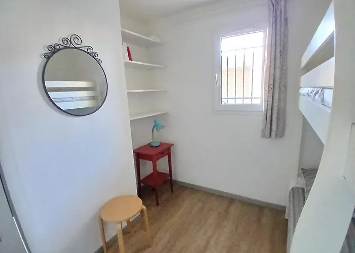 Plain-pied Jardin 6 Personnes Clim Vue Parking Wifi Terrasse Piscine Dans La
